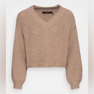 NWT Vero Moda Women's (Medium) Cozy Cropped V-Neck Knit Sweater